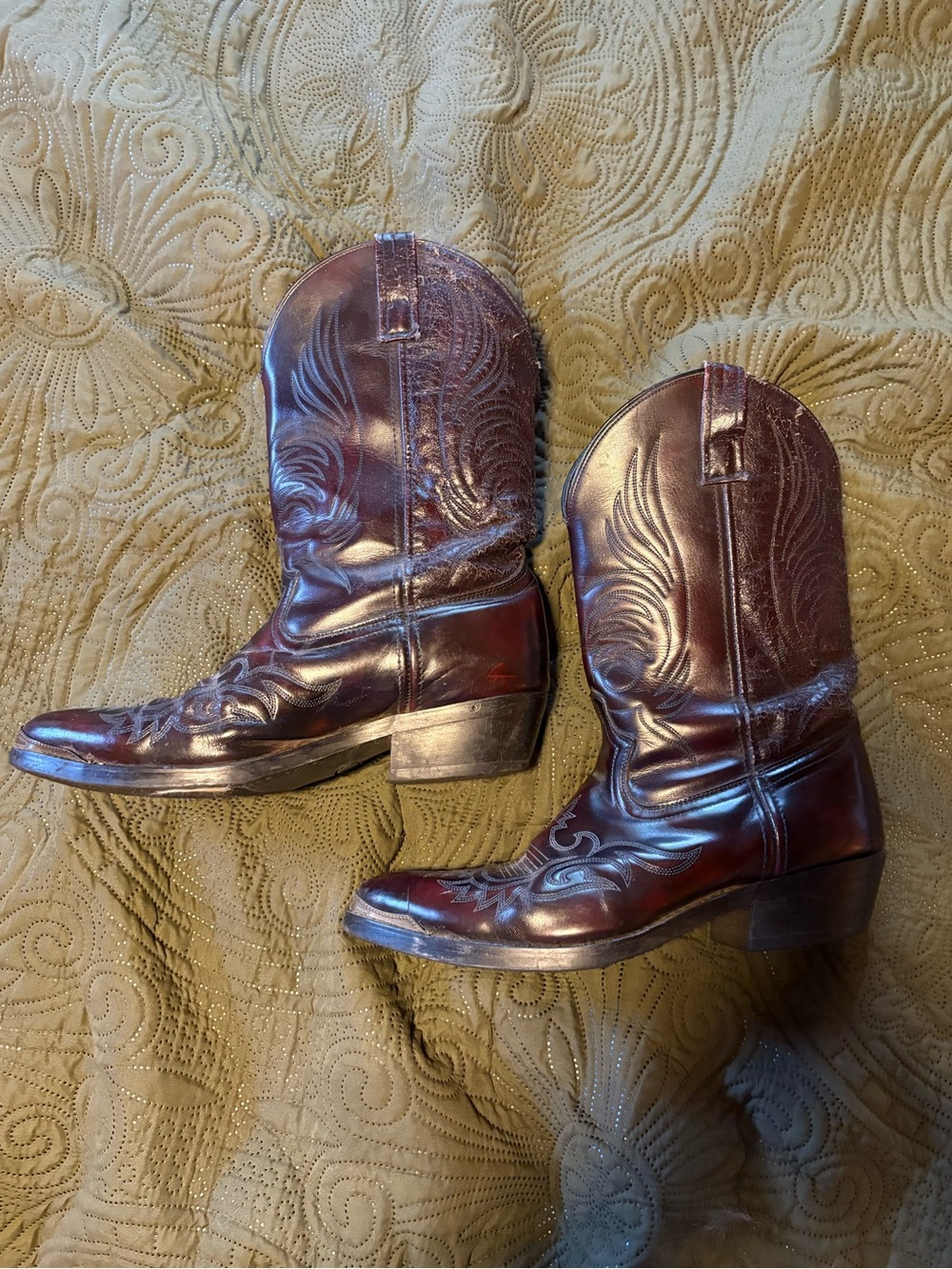 Classic Western Leather Cowboy Boots in Deep Burgundy